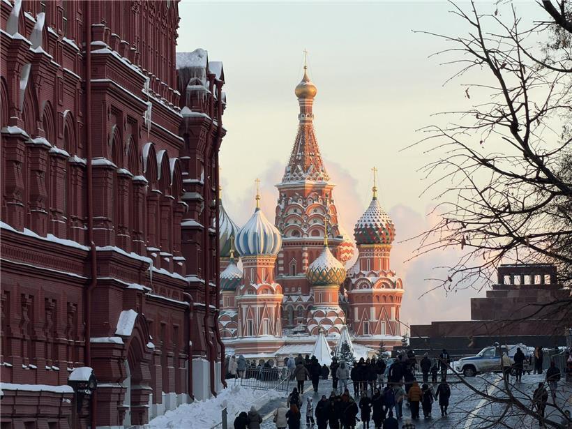 Attentat auf hochrangigen russischen Militär in Moskau, Sicherheitskräfte am Tatort, dramatische Lage in Russland