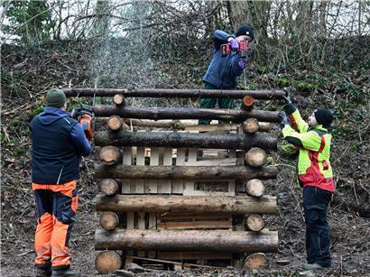 Kinderburg aus Holz im Bau, 2,5 Meter hoch, Spielplatz für Kinder, sicher und langlebig