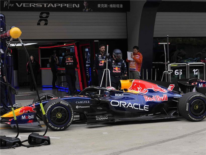 Ab in die Box: Max Verstappen schied in China aus