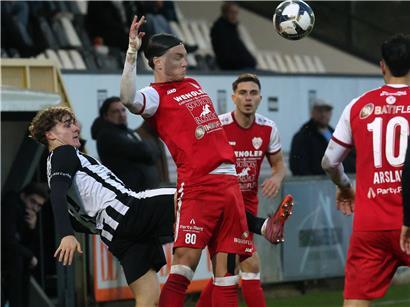 Alen Camdzic und Team diskutieren Strategien für sofortigen Wandel und schnelle Umsetzung im modernen Arbeitsumfeld