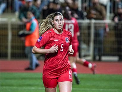 Als Kind wollte sie Tierärztin werden, heute lautet das Berufsziel Sportlehramt. Dennoch spielen Hunde nach wie vor eine wichtige Rolle in Emma Kremers Leben.