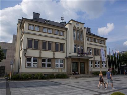 Gemeinderatssitzung am Dienstagnachmittag in Petingen mit Diskussionen und örtlichen Entscheidungsprozessen