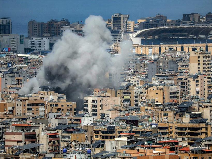 Rauchwolken über südlichen Vororten von Beirut nach israelischem Luftangriff, Zerstörung und Konflikt in der Region
