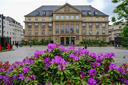 Platz vor dem Rathaus Esch verwandelt sich am Samstag in große Spielfläche mit Kindern und Spielgeräten