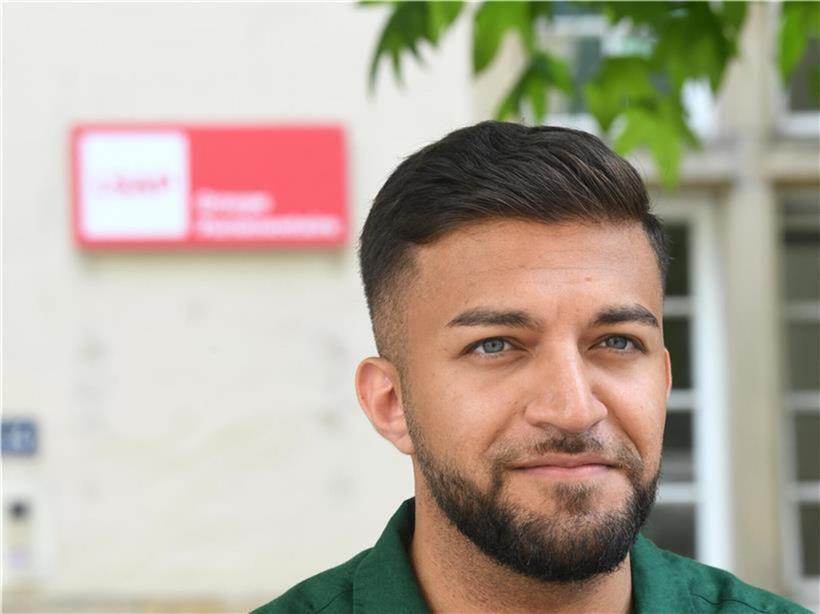 Amir Vesali und LSAP trennen sich, symbolisch Händeschütteln und Weggehen im politischen Kontext