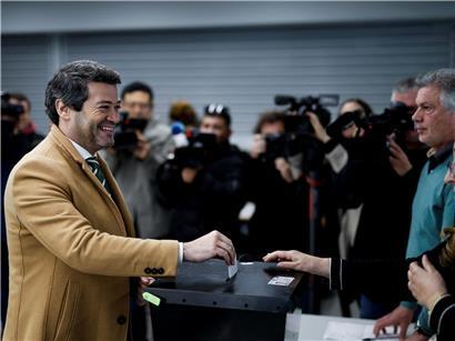 André Ventura, Rechtsaußen-Politiker, bei historischer Stichwahl in Portugal mit entschlossenem Blick