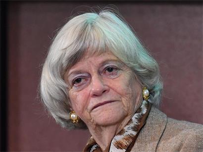 Ann Widdecombe während einer Veranstaltung 