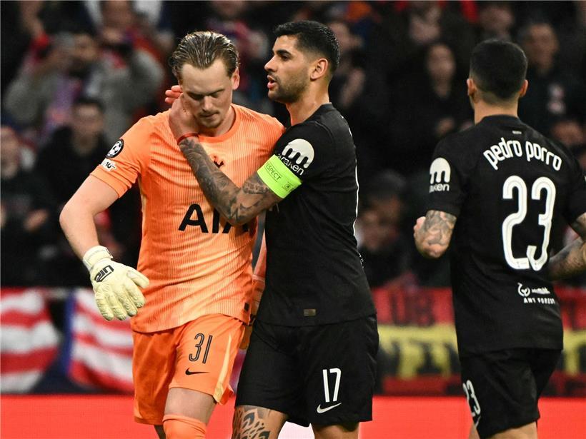 Antonin Kinsky beim schnellen Auswechseln nach 17 Minuten am Dienstagabend im Fußballspiel
