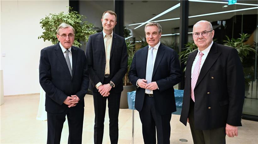 Anwesend waren der Petinger Bürgermeister Jean-Marie Halsdorf, Musikschuldirekto...