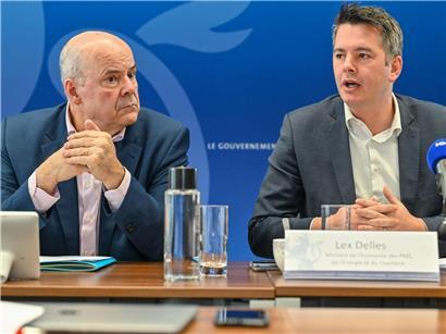 Arbeitsminister Marc Spautz und Wirtschaftsminister Lex Delles bei Pressekonferenz zur Wirtschafts- und Arbeitsmarktpolitik