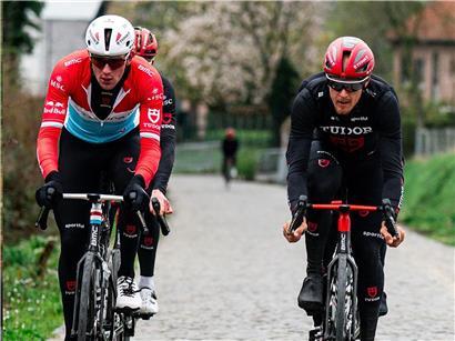 Arthur Kluckers startet als einziger Luxemburger bei der Flandern-Rundfahrt, Aufnahme mit Rennrad und Teamtrikot