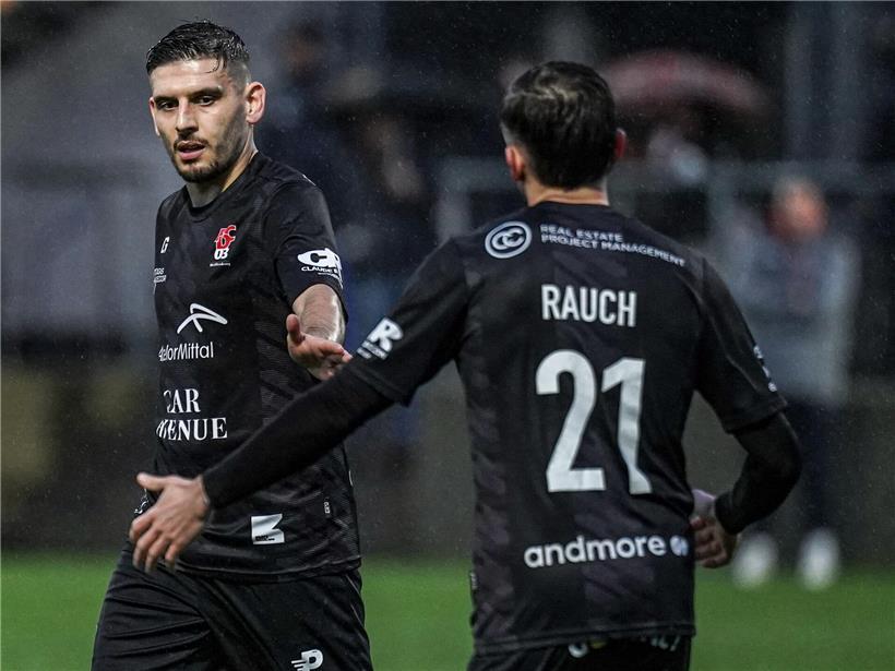 Artur Abreu und Team feiern ihren Erfolg und verteidigen ihre Spitzenposition im Wettbewerb entschlossen.