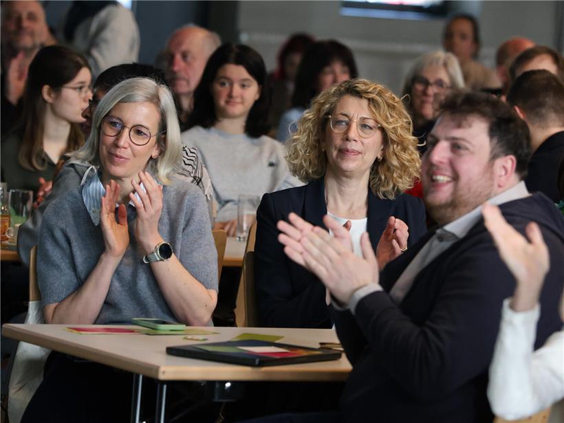 Chamber-Abgeordnete bei Veranstaltung in Diekirch, politische Diskussion und Austausch vor Ort