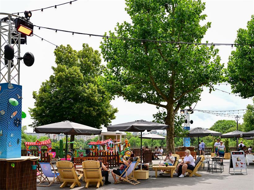 Cocktails, Kettenkarussell und ein Blick über das Petrusstal: „Summer op der Gëlle Fra“ ist zurück