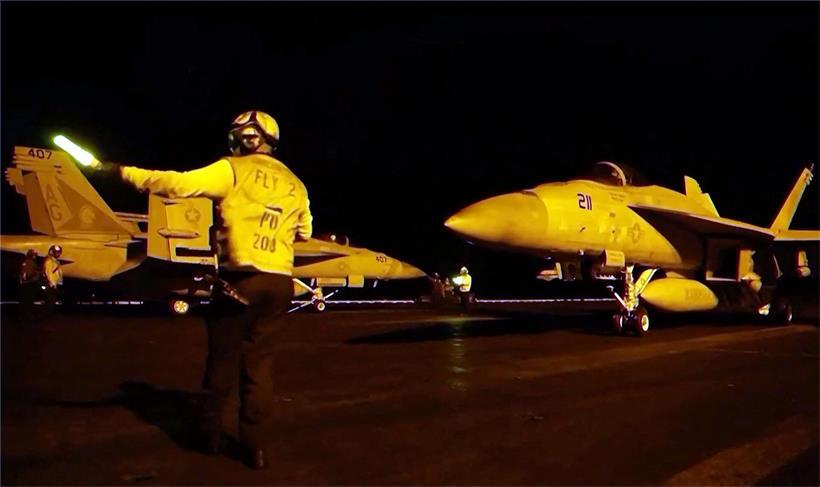 Aufnahme vom Deck eines US-Flugzeugträgers, von dem aus Angriffe auf den Iran geflogen werden. Möglicherweise wird bald auch der Jemen Ziel von US-Angriffen.