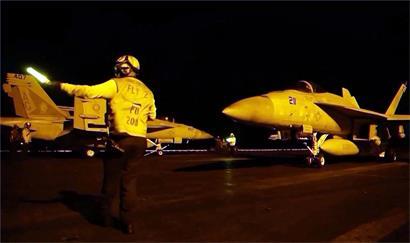Aufnahme vom Deck eines US-Flugzeugträgers, von dem aus Angriffe auf den Iran geflogen werden. Möglicherweise wird bald auch der Jemen Ziel von US-Angriffen.