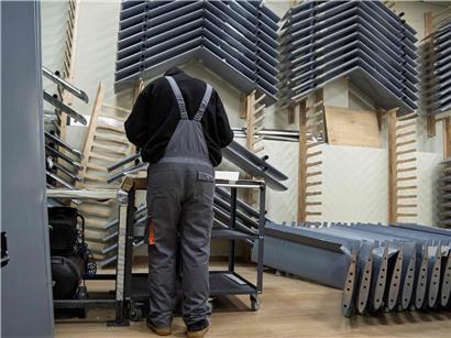 Bauteile und Komponenten in der ukrainischen Drohnenfabrik Fire Point für unbemannte Luftfahrzeuge