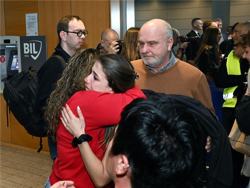 „Ich bin froh, wieder Luxemburger Boden unter den Füßen zu haben“ – Zwei Jets mit Evakuierten sind g