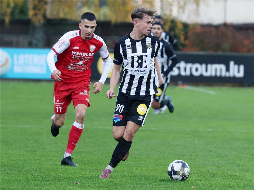 Entspannte Person bei der Jeunesse, die Ruhe bewahrt und Gelassenheit ausstrahlt