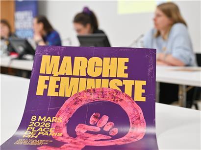 Frauen demonstrieren bei der Marche féministe am 8. März für Gesundheit und Frauenrechte