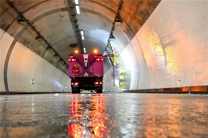 Beschädigter Ventilator bei Tunnelinspektion im Tunnel Grouft von der Straßenbauverwaltung entdeckt