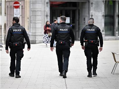 Polizeistreife in Luxemburg-Stadt bei Rundgang, verstärkt durch neue Einsatzkräfte in den nächsten sechs Wochen