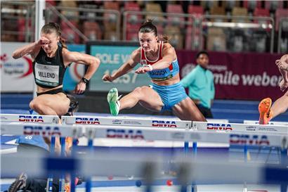 Victoria Rausch präsentiert neuen Landesrekord beim CMCM Meeting vor Publikum