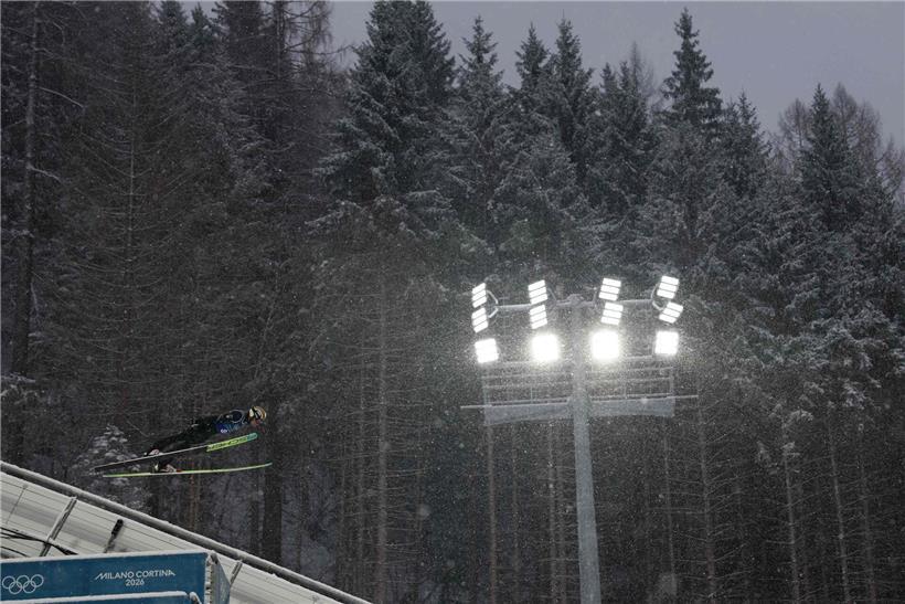 Skispringer beim Wettkampf, Diskussionen über Athleten und Geschlechtszugehörigkeit im Wintersport