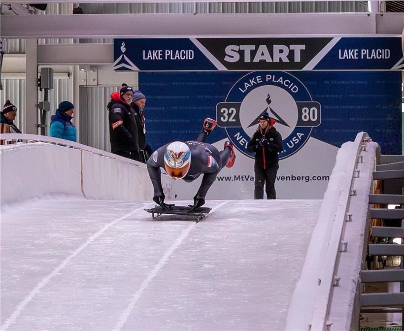 Jeff Bauer beim letzten internationalen Rennrodel-Wettkampf 11. Januar, Nordamerikanischer Cup Lake Placid, Platz 26 von 31