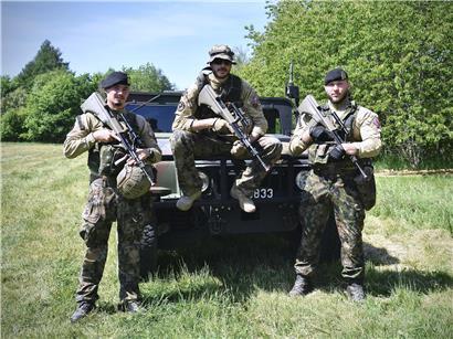 Luxemburgische Soldaten beim Tag der offenen Tür 2022 auf dem Herrenberg, symbolisieren zukünftige Gehaltserhöhung