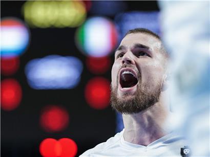 Ben Kovac spielt 17 Minuten Basketball gegen Vichy, dynamische Spielsituation auf dem Parkett