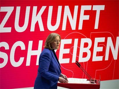Berlin: Bärbel Bas, Vorsitzende der SPD, spricht während der Jahresauftaktklausur des SPD-Parteivorstands unter dem Motto „Zusammen Zukunft Schreiben“ im Willy-Brandt-Haus