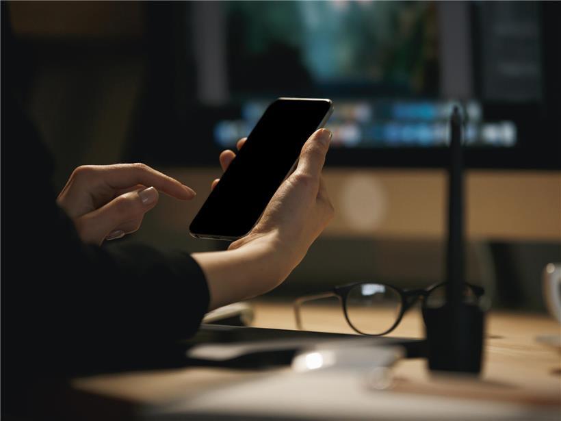 Polizeiwarnung vor Betrugsanrufen über Messenger-Dienste, Hinweis zur Vorsicht bei unerwarteten Nachrichten.