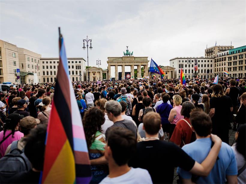 Zum Anschlag am Berliner CSD: Pauschalisierungen sind fehl am Platz 