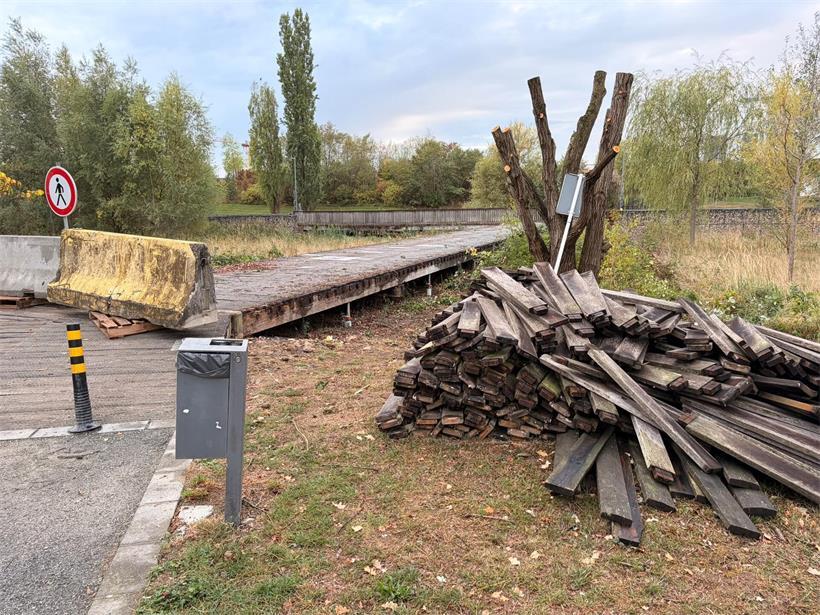 Die Holzbrücken zum Park Belval werden ersetzt 