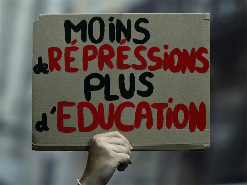 Institutionelle Gewalt: Die unbequeme Frage hinter PISA und Gewalt in der Schule 