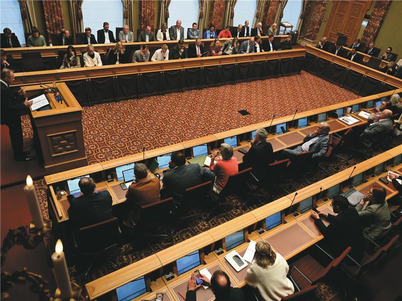 Abgeordnete stimmen für „Samoa-Abkommen“ und diskutieren über die Zukunft des Benelux-Parlaments 