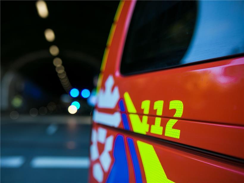 Motorradfahrer verliert Kontrolle und stürzt schwer 