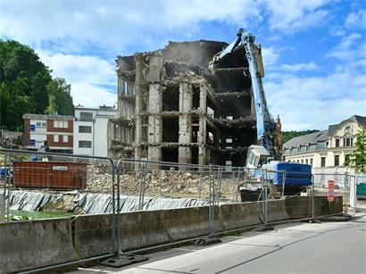 Abriss des Rathauses hat begonnen