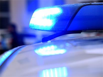 Autofahrerin erfasst Radfahrer und flüchtet – mutmaßliche Täterin betrunken