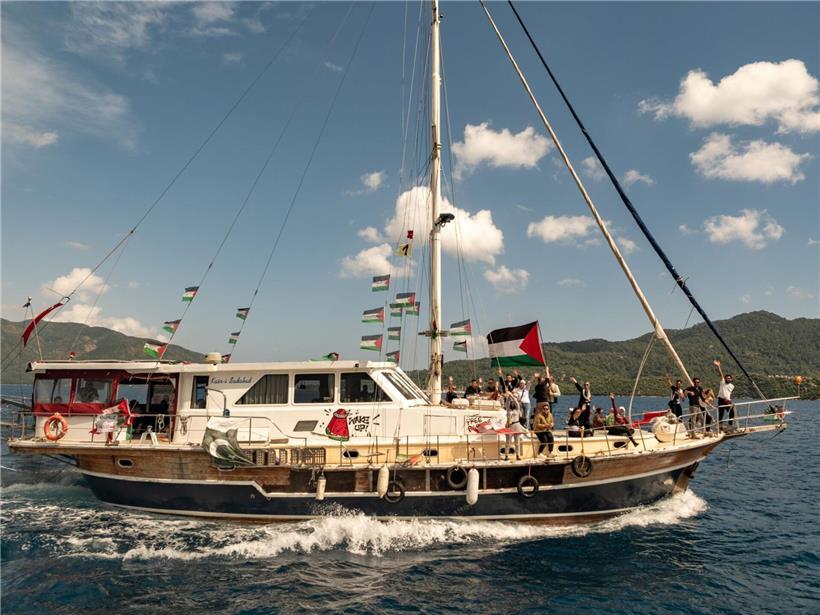 Boote der Global Sumud Flotilla verlassen den Hafen von Marmaris, Türkei, auf dem Weg nach Gaza zur humanitären Mission