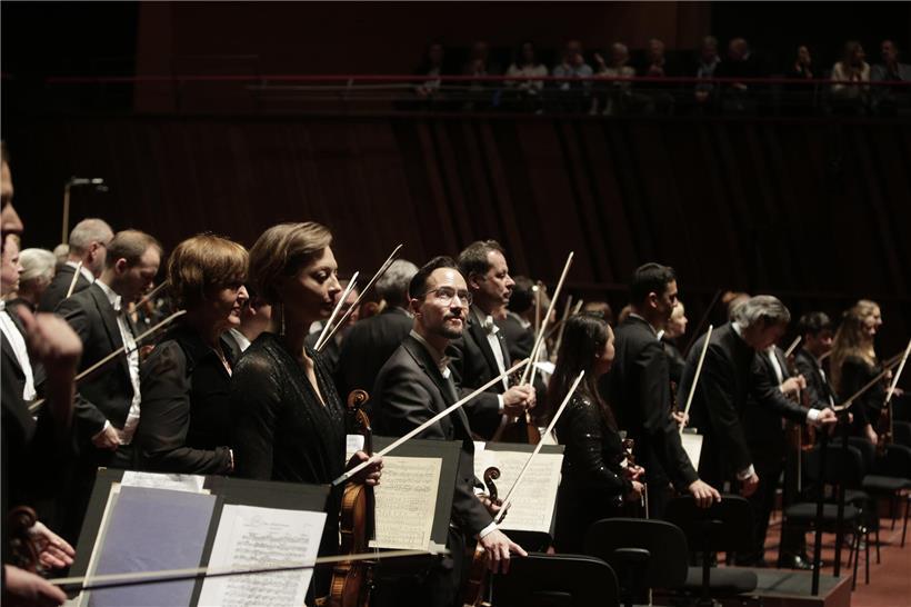 Bayerisches Staatsorchester bei einem beeindruckenden Klangspektakel live auf der Bühne