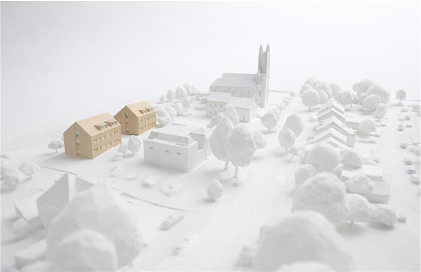 Bürgermeister Ternes zeigt frühe, schematische Visualisierung ohne geografische Genauigkeit zur Stadtentwicklung