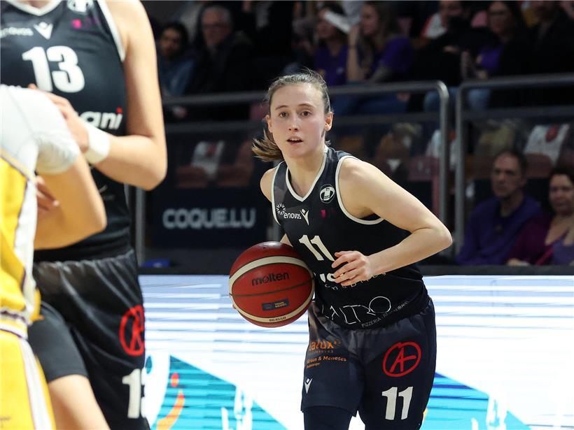 Catherine Mreches und der T71 zeigen starke Teamleistung im Basketballspiel, dynamisch und fokussiert auf dem Spielfeld
