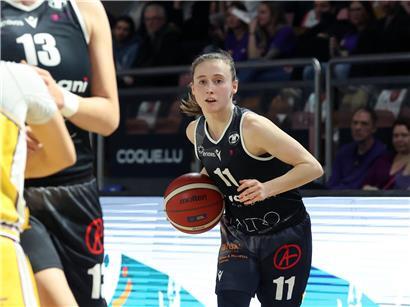 Catherine Mreches und der T71 zeigen starke Teamleistung im Basketballspiel, dynamisch und fokussiert auf dem Spielfeld