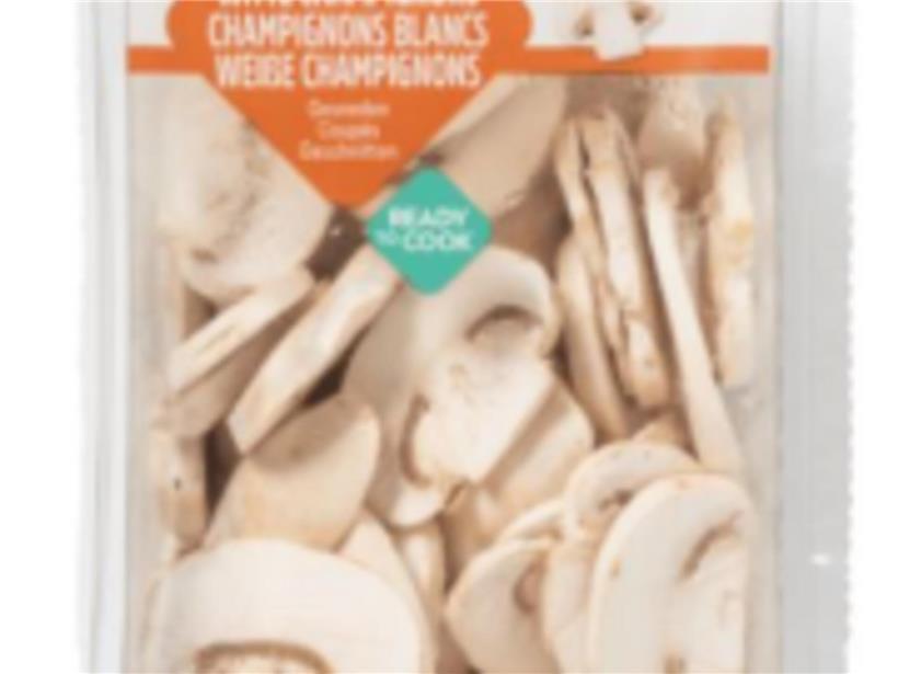 Frische weiße Champignon-Pilze auf hellem Hintergrund, ideal für gesunde Kochrezepte und Pilzgerichte