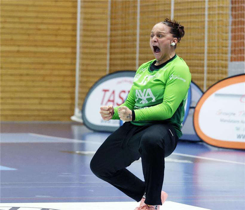 Charlène Servant erzielt das entscheidende Tor für Differdingen im Fußballspiel