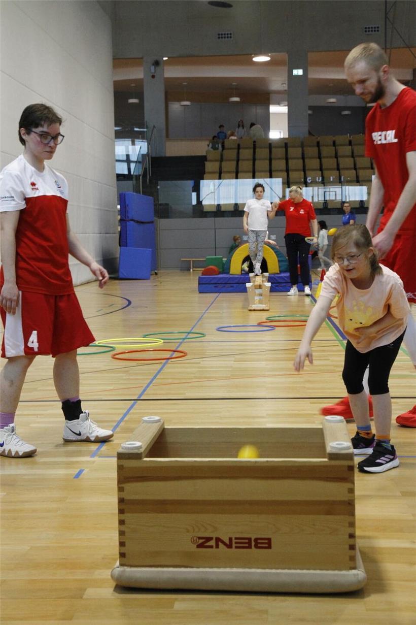 Claudia Peffer und Martin Van den Berg freuen sich glücklich über ihre neue Trainerrolle im Coaching-Team