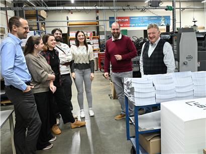 Besichtigung der Druckerei Ossa in Niederanven zur Abstimmung von Druckmöglichkeiten mit Grafikern