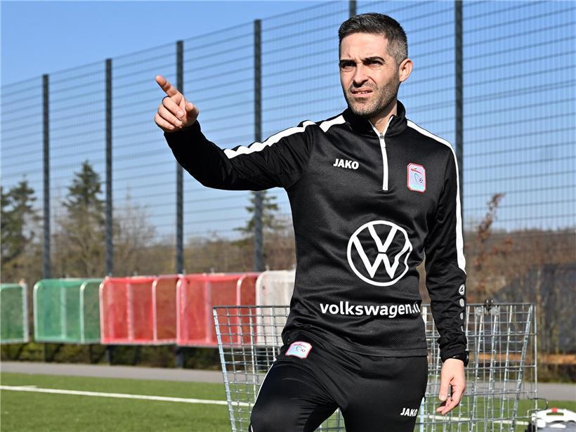 Dan Santos beschäftigt sich noch nicht mit einer möglichen Vertragsverhandlung